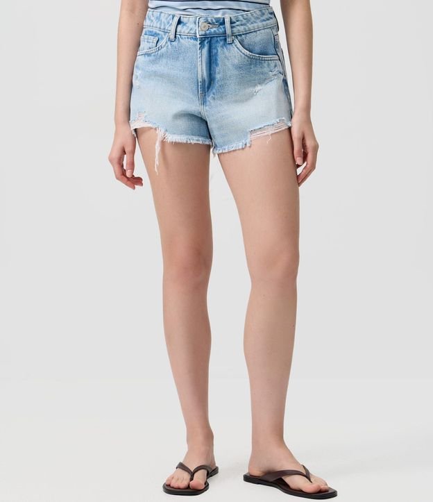 Short en Jeans con Terminación Deshilachada y Rotos 3