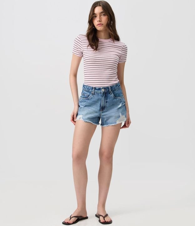 Short en Jeans con Terminación Deshilachada y Rotos 2