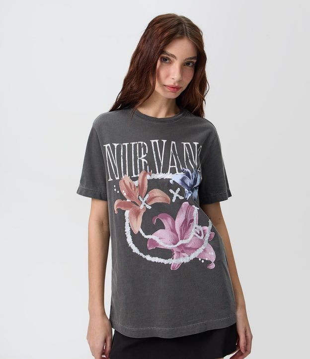 Remera Desteñida en Algodón con Estampa de Nirvana con Flores