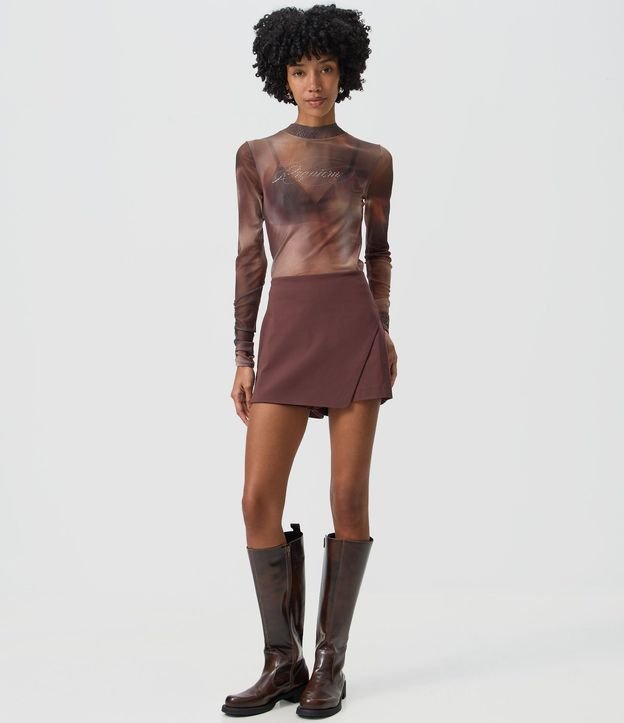 Blusa en Tule con Estampa Abstracta y Lettering "Requiem" Brilloso 2