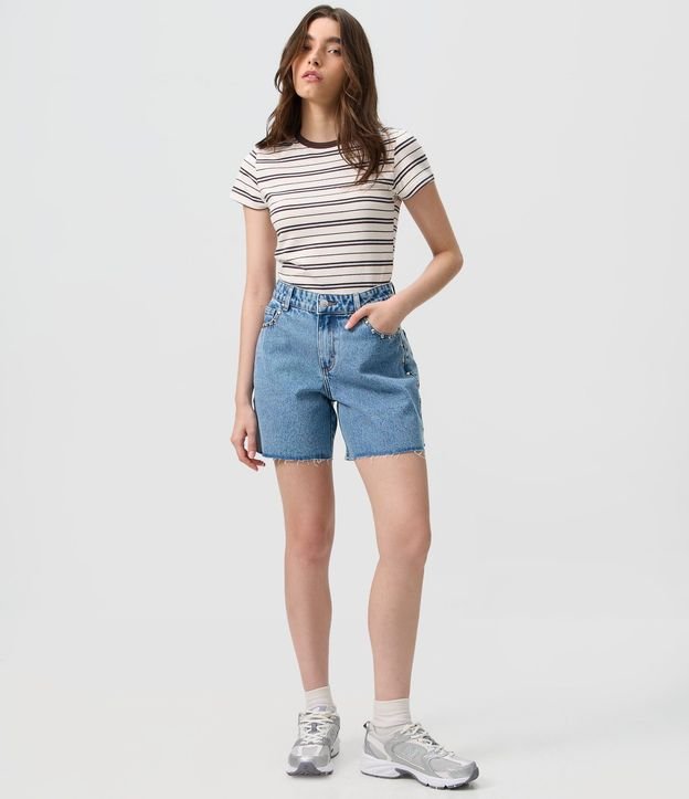 Short Midi en Jeans con Cintura Mediana y Tachuelas 2