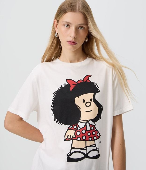 Remera en Algodón con Estampado Mafalda y Lettering Posterior
