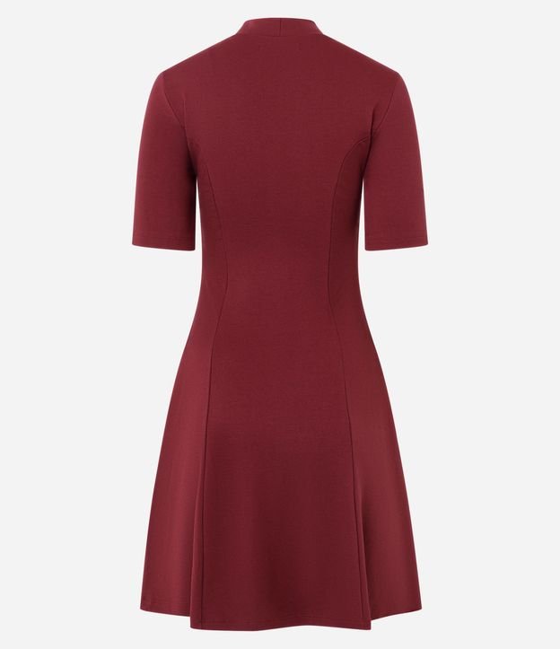 Vestido en Viscosa Evasê con Cinturón Fino y Cuello Alto 6