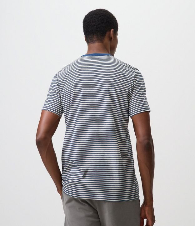 Remera en Algodón Peruano con Rayas horizontales y Cuello Contrastante 3