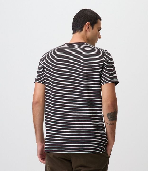 Remera en Algodón Peruano con Rayas Horizontales y Cuello Contrastante 3