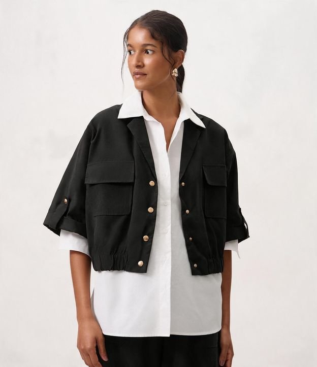 Camisa con Bajo Ajustada y Mangas Dobladas 3