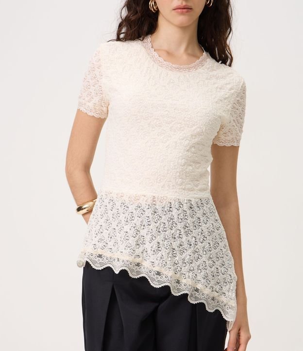 Blusa en Encaje con Bajo Asimétrico 3