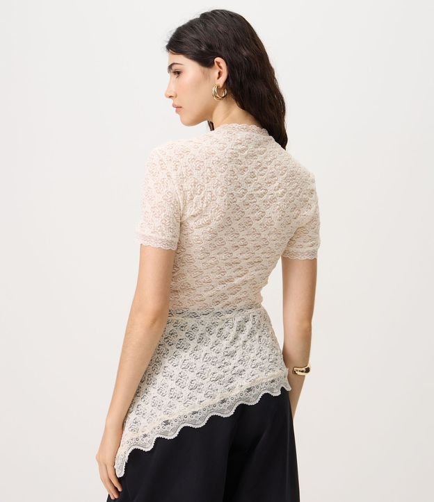 Blusa en Encaje con Bajo Asimétrico 4