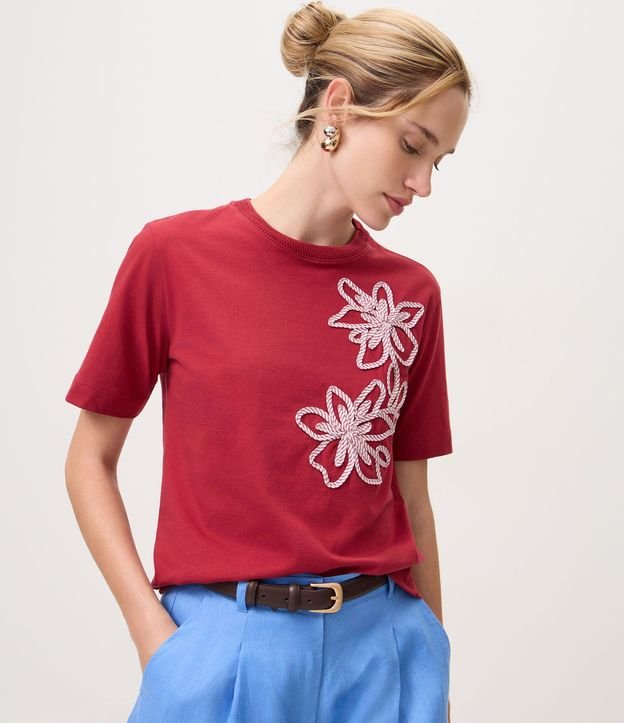 Blusa en Algodón con Bordado Floral Localizado