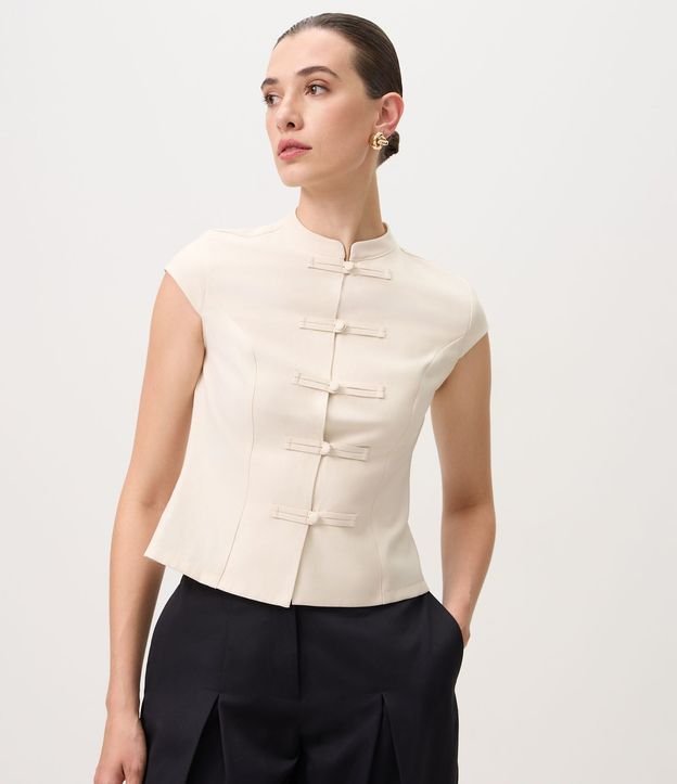 Blusa con Cuello Padre y Cierre por Alambres
