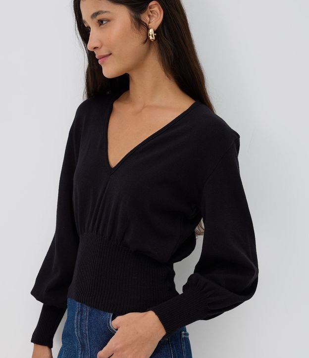 Blusa en Punto con Escote V Profundo 3