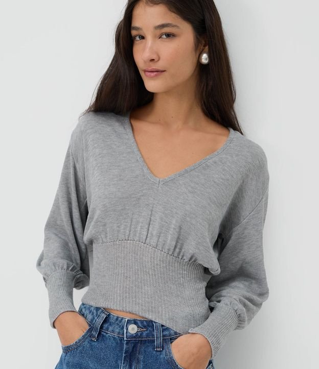 Blusa en Punto con Escote V Profundo