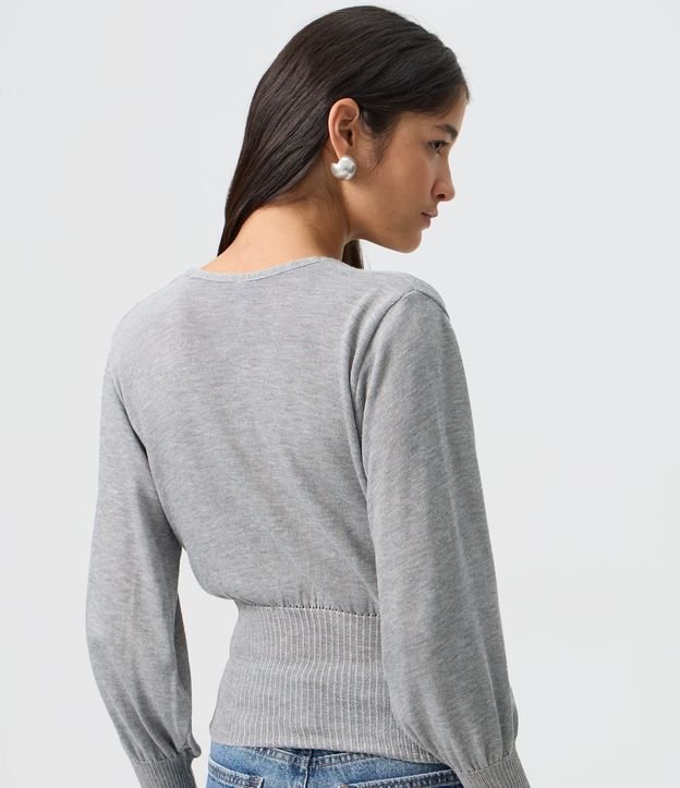 Blusa en Punto con Escote V Profundo 4