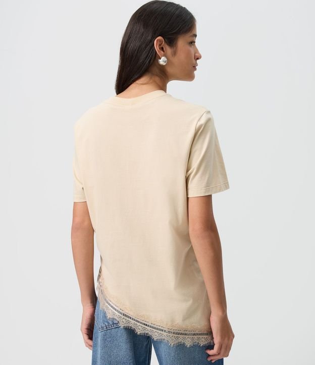 Remera Alargada en Algodón con Ruedo Asimétrico en Encaje 4