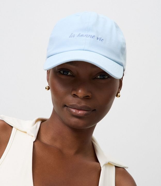 Gorra Aba Curva en Sarga con Bordado La Bonne Vie