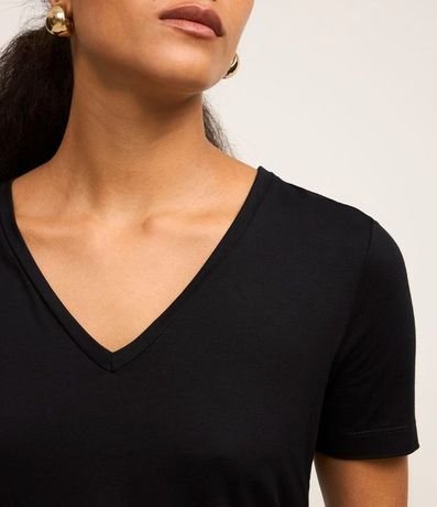 Blusa en Viscosa con Escote V y Manga Corta sin Estampa 3