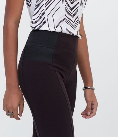 Pantalón Legging en Ponto Roma con Elastico Lateral 4