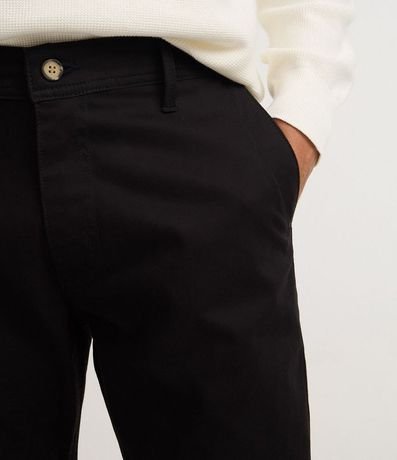 Pantalón Slim Básico en Sarga con Bolsillos 12