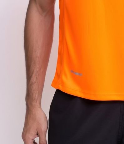 Musculosa Regular Básica Deportiva con Recortes y Lettering 4