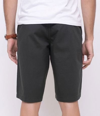 Bermuda Básica de Sarga 2