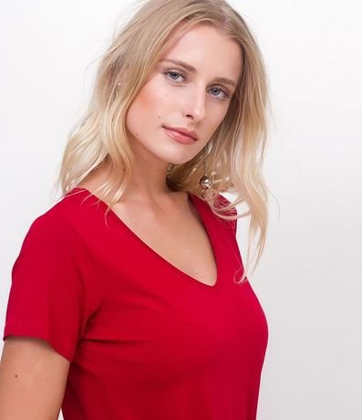 Blusa Básica en Viscosa con Escote V 4