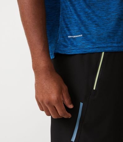 Remera Deportiva con Tecnologia Dry y Detalles Reflectantes 4