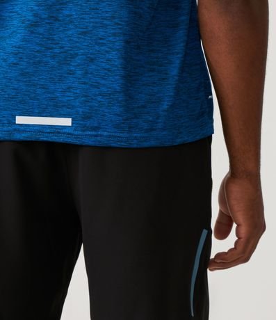 Remera Deportiva con Tecnologia Dry y Detalles Reflectantes 6