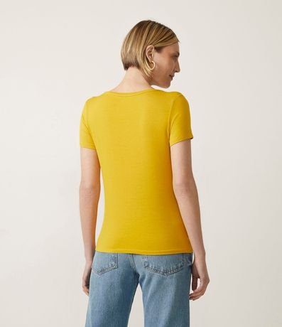 Blusa Básica en Viscosa con Escote V 3