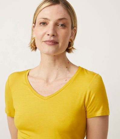 Blusa Básica en Viscosa con Escote V 5