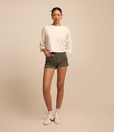 Short en Sarga con Cintura Alta y Bajo Plegado 2