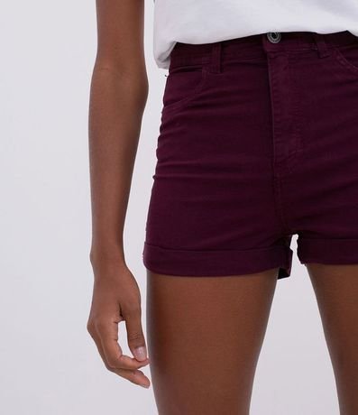 Short en Sarga con Cintura Alta y Bajo Plegado 3