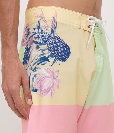 Bermuda con Estampa de Anana en la Lateral 3