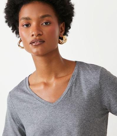 Blusa Básica en Viscosa con Escote V 4