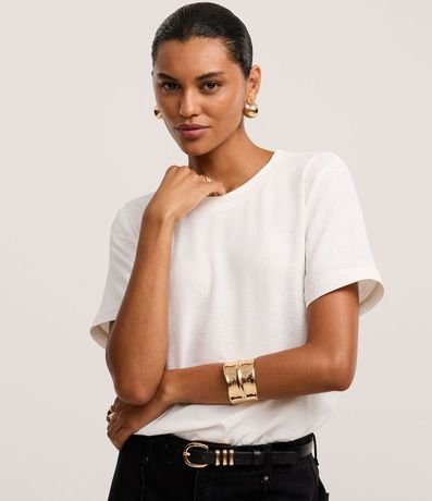 Blusa con Aberturas y Detalles de Pespuntes