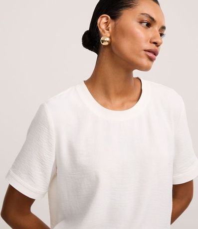 Blusa con Aberturas y Detalles de Pespuntes 3