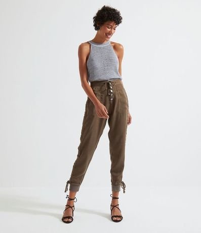 Pantalón Jogger con Botónes y Bolsillos