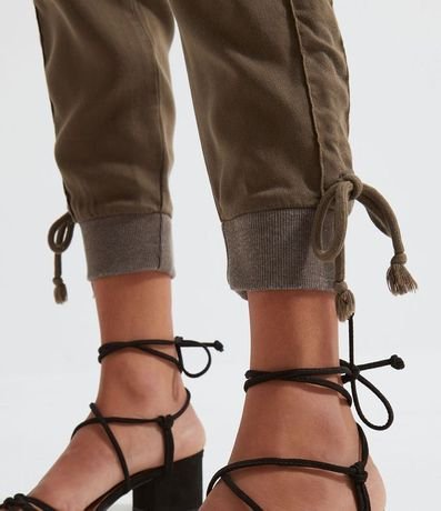 Pantalón Jogger con Botónes y Bolsillos 5