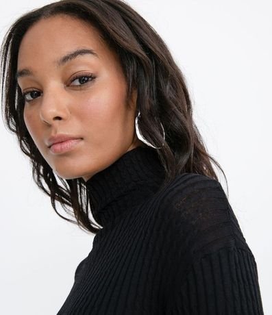 Blusa Cuello Alto en Tejido de Punto con Puntos Diferentes 3