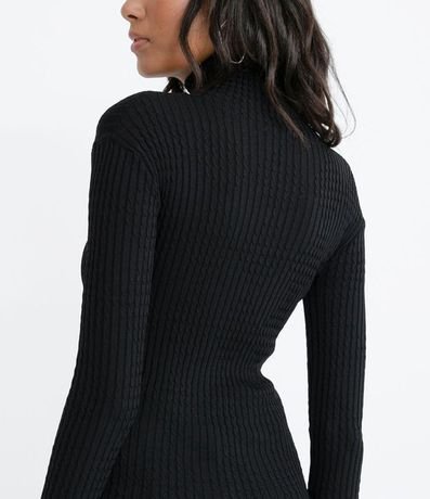 Blusa Cuello Alto en Tejido de Punto con Puntos Diferentes 4