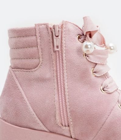 Bota Infantil Coturno en Terciopelo con Detalle de Perlas Artificiales 4