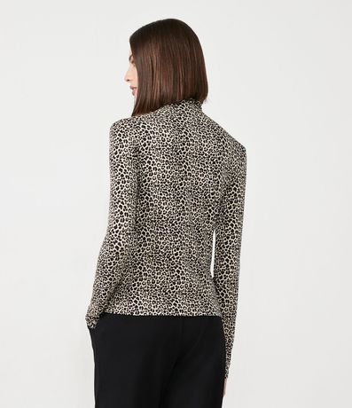 Blusa Animal Print con Cuello Alto 3