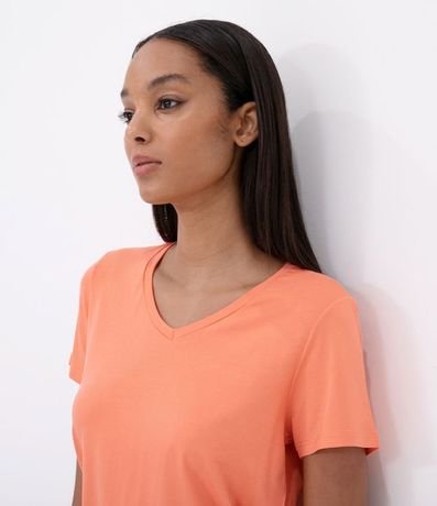 Blusa Básica en Viscosa con Escote V 3