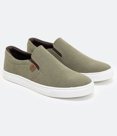 Championes Slip On con Recortes y Etiqueta Aplicada 2