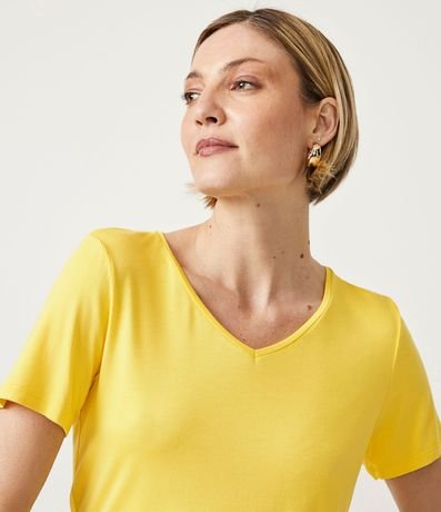 Blusa Básica en Viscosa con Escote V 4