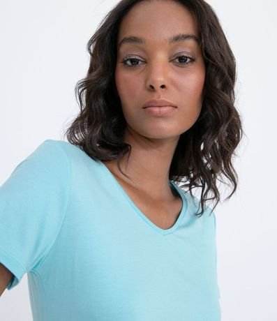 Blusa Básica en Viscosa con Escote V 3