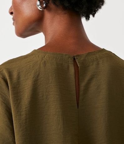 Blusa con Aberturas y Detalles de Pespuntes 6