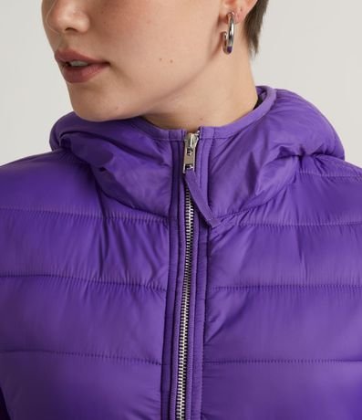 Campera Ultra Ligera en Poliamida con Capucha y Gomos 4
