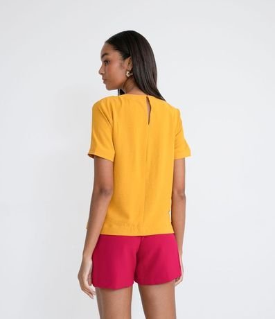 Blusa con Aberturas y Detalles de Pespuntes 2