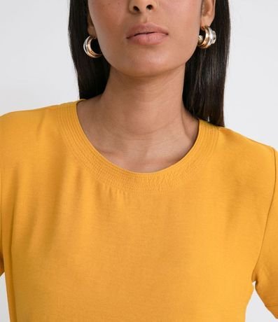 Blusa con Aberturas y Detalles de Pespuntes 3
