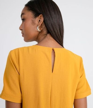 Blusa con Aberturas y Detalles de Pespuntes 4